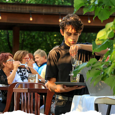 Service au table - Auberge Ayer's Cliff